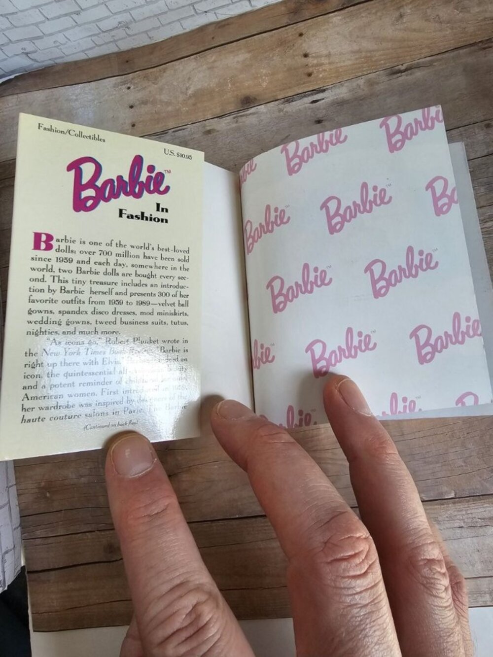 Vintage 1994 Barbie In Fashion Tiny Folio Mini Book Laura Jacobs 300 Outfits - Picture 6 of 9
